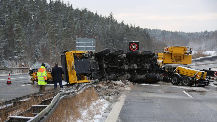 ...die Schäden an den Einrichtungen der Autobahnmeisterei belaufen sich auf ungefähr 20.000 Euro.