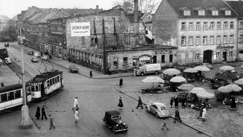 Die Fürther Freiheit um 1951/52: Rechts ist der Laden von Gustav Schickedanz zu erkennen.