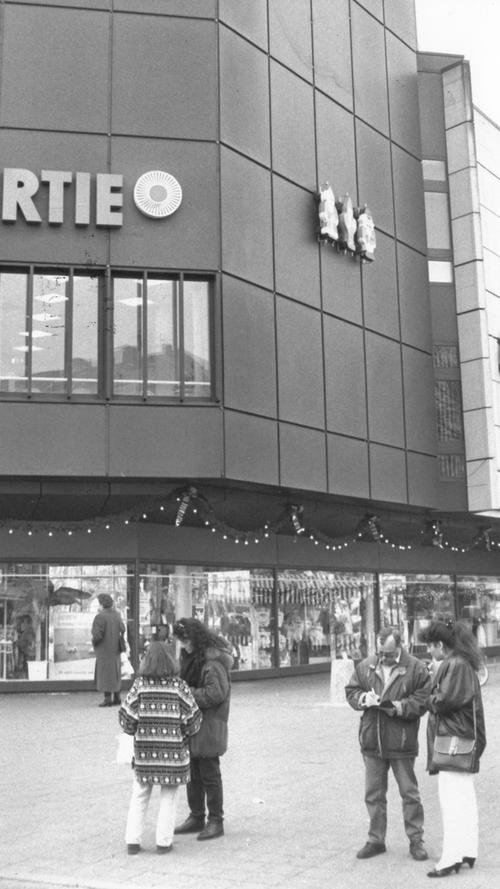 Neuanfang: 1993 zieht Hertie ins frühere Quelle-Kaufhaus.