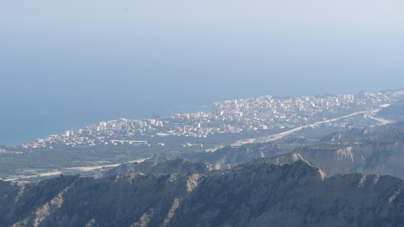 Auch Xylokastro selbst ist von hoch aufragenden Gebirgen umgeben.