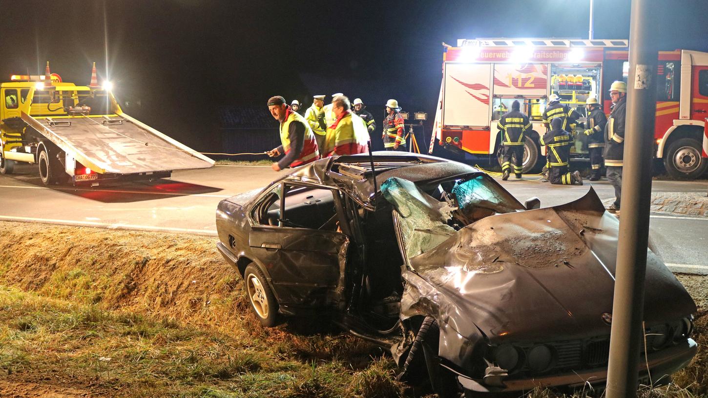Der 18-jähriger Beifahrer in diesem BMW überlebte den schweren Unfall nicht.