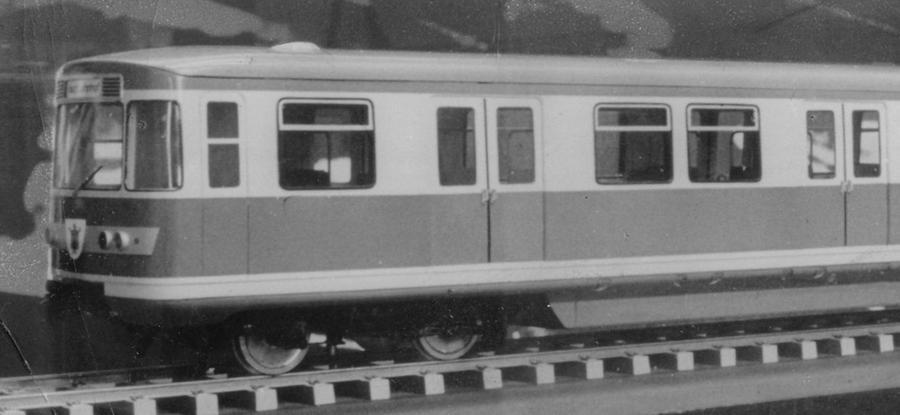 So sollen die U-Bahn-Züge in Nürnberg aussehen: die Münchner Wagen (das Bild zeigt eine Modellaufnahme) werden ihr Vorbild sein. Ein Doppeltriebwagen bietet 98 Sitz- und 182 Stehplätze. Hier geht es zum Artikel vom 25. November 1965: Nürnberg bekommt eine U-Bahn.