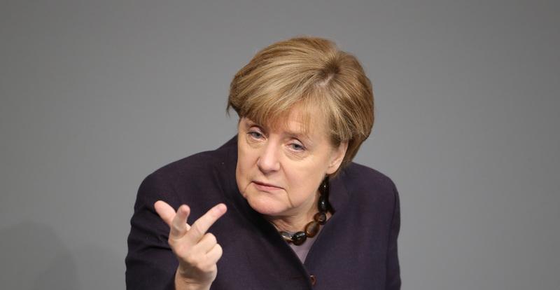 Kanzlerin Angela Merkel hat dem künftigen US-Präsidenten Donald Trump zur Wahl gratuliert und ihm eine enge Zusammenarbeit angeboten. Zugleich erinnerte sie Trump am Mittwoch im Kanzleramt - angesichts der wirtschaftlichen und militärischen Stärke der USA -  an dessen Verantwortung für die weltweite Entwicklung.