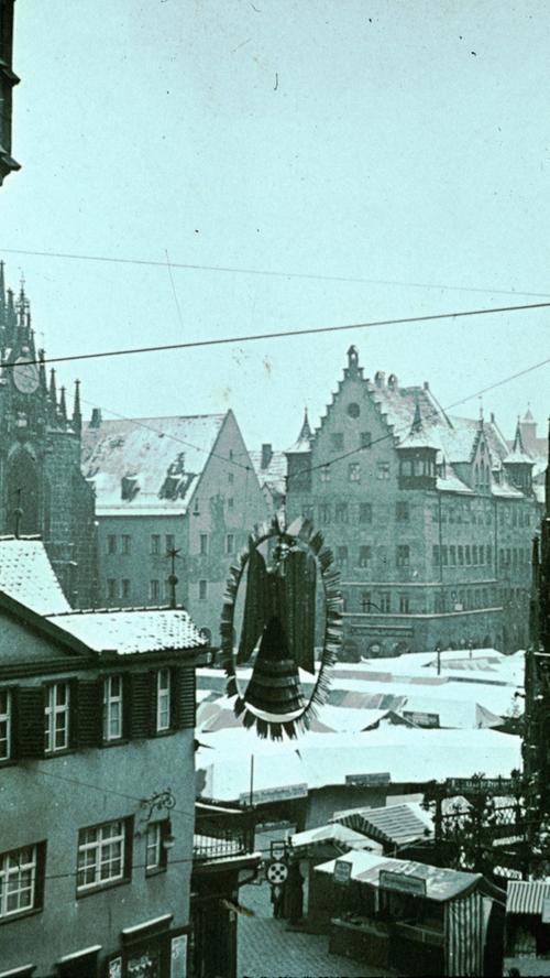 So sah die Budenstadt kurz vor Ausbruch des zweiten Weltkriegs von oben aus. Das Christkind wachte über Händler und Besucher.