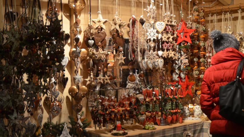 Glühwein und Großkrippe: Bamberger Weihnachtsmarkt eröffnet