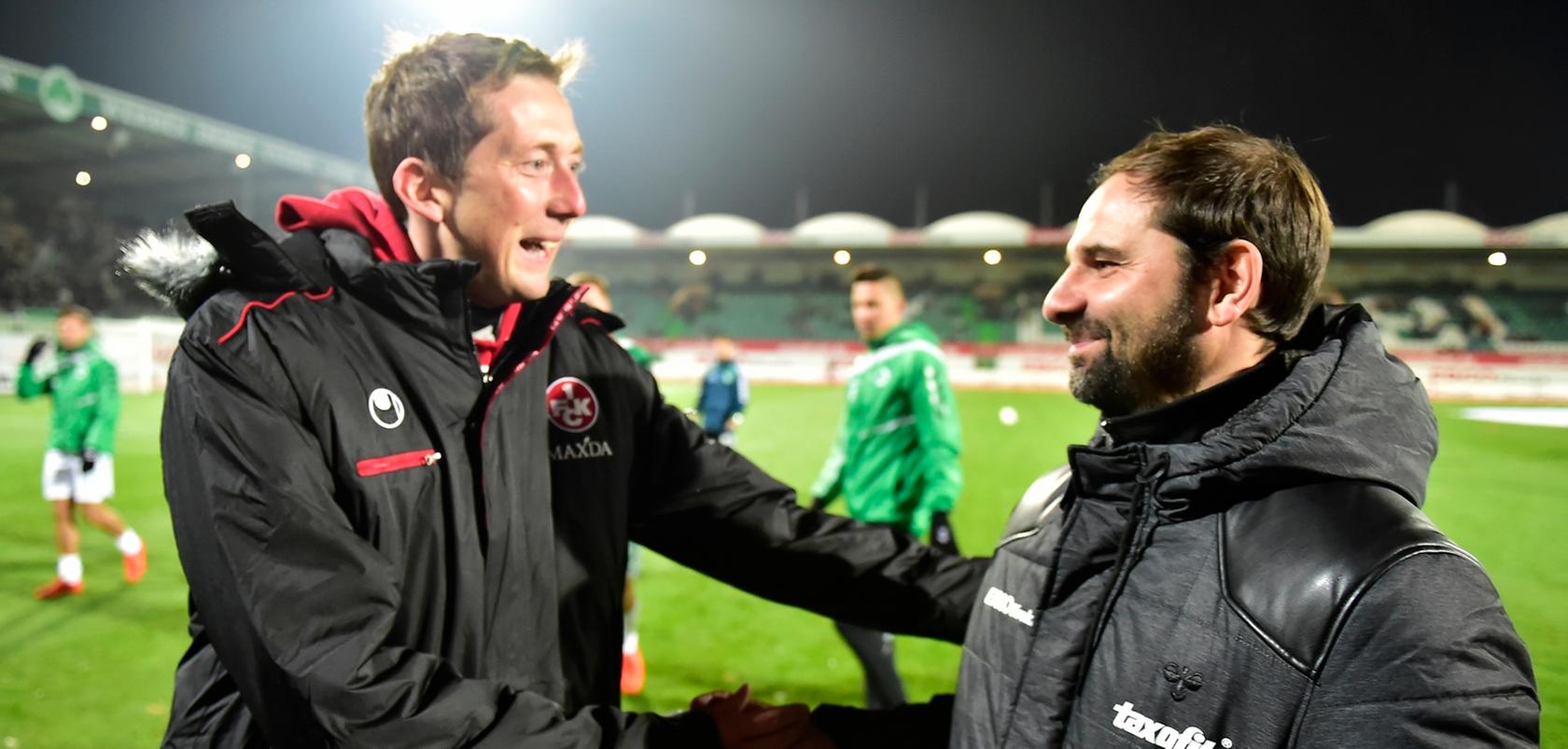 Da war's noch gut: Fürth-Coach Stefan Ruthenbeck begrüßt Ex-Fürther Konrad Fünfstück, der beim FCK inzwischen kein Cheftrainer mehr ist.