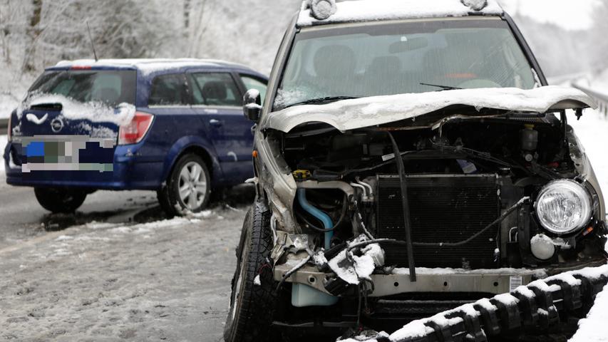 Auf schneeglatter Straße: Schwerer Unfall bei Ansbach