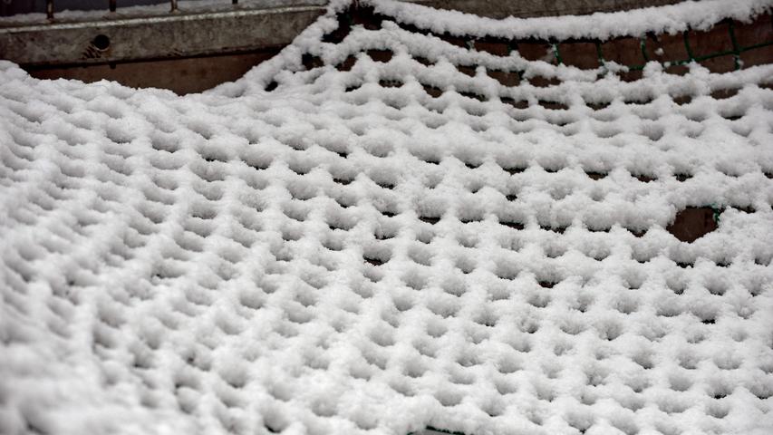 Wintereinbruch in Erlangen: Schneedecke verziert die Hugenottenstadt