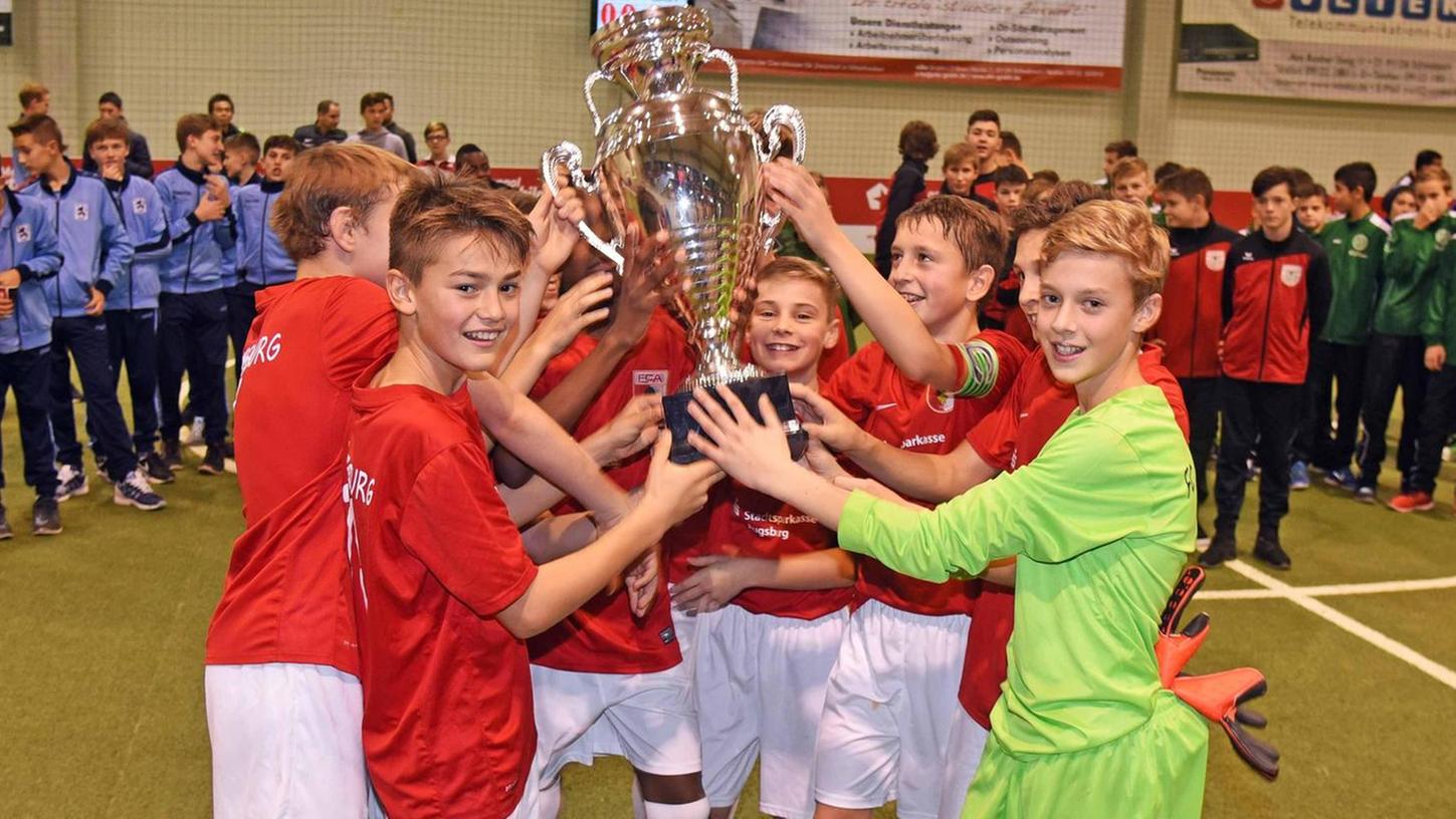 1. FC Augsburg gewinnt U13-Junioren-Hallenmasters