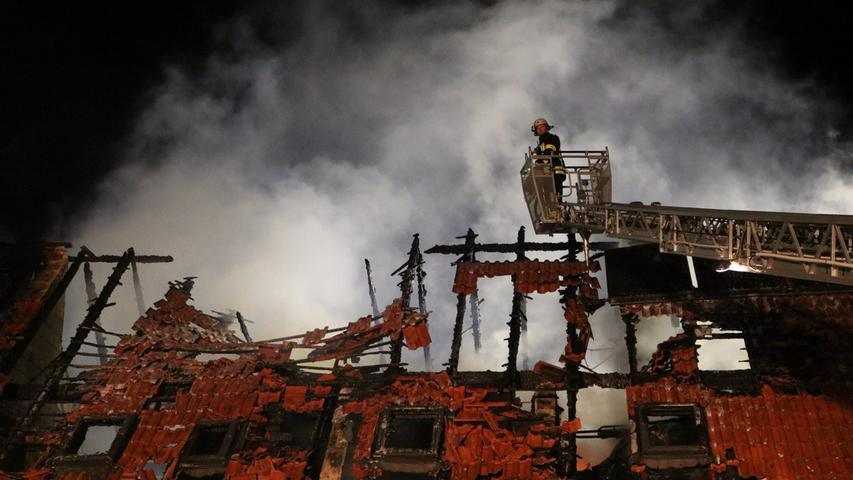 Wohnhaus brannte: Drei Verletzte und 450.000 Euro Schaden