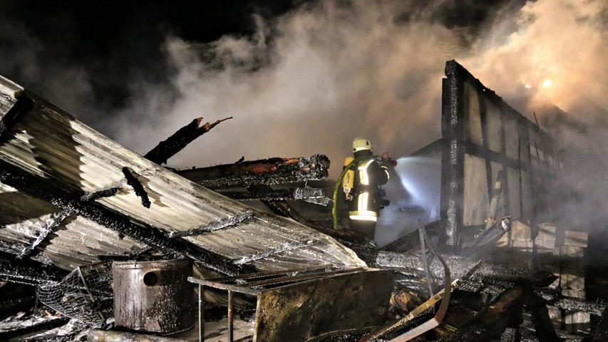 100.000 Euro Schaden: Brand zerstört Scheune in Seigendorf