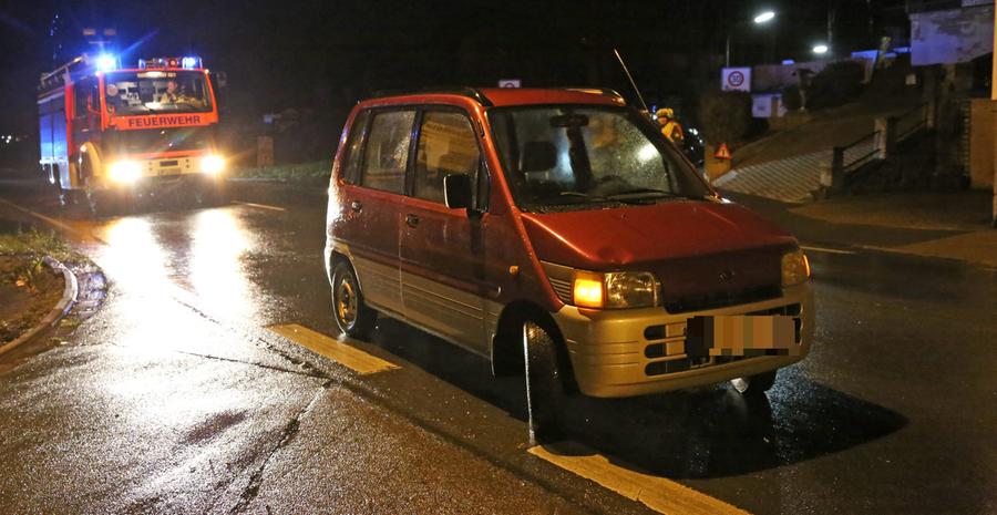 Lebensgefährlich verletzt: Auto erfasst 80-jährige Fußgängerin 