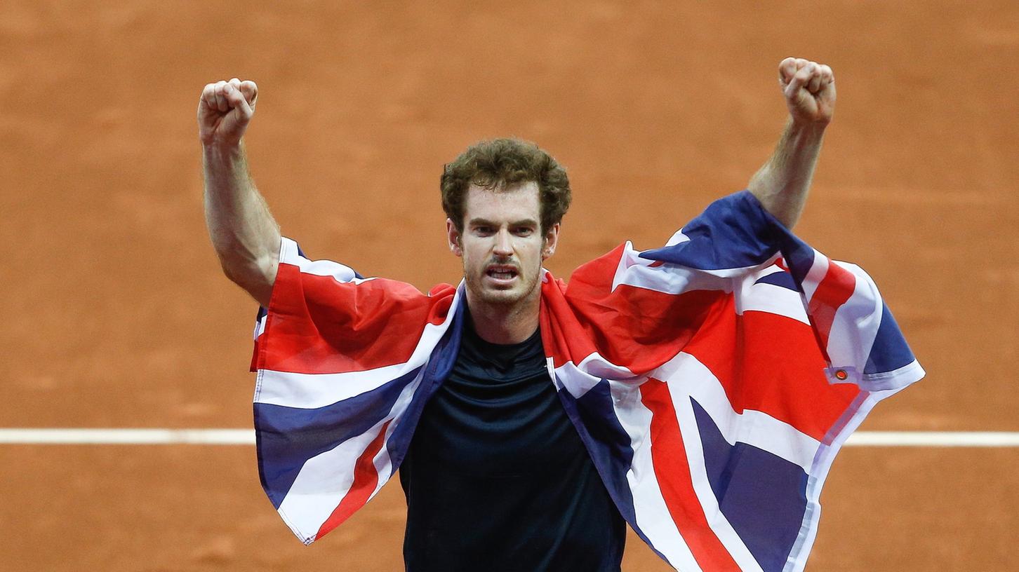 Feier mit Flagge: Andy Murray nach seinem Triumph im Davis Cup.