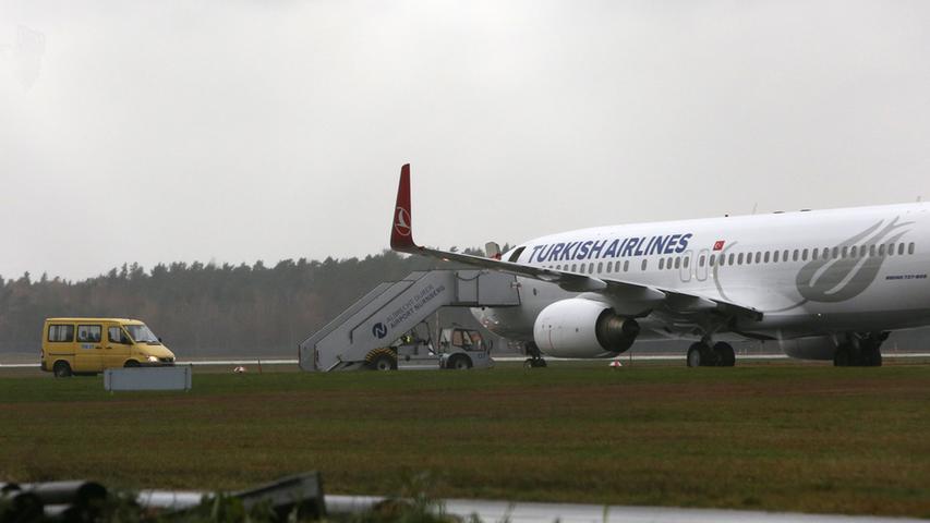 SEK durchsucht in Nürnberg gelandetes Flugzeug
