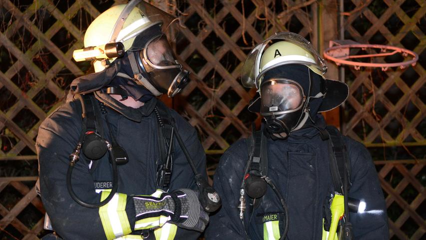 Flammen im Hinterhaus: Wohnung in Fürth brennt aus