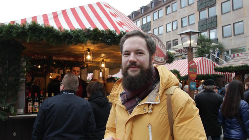Florian (31) ist gebürtiger Nürnberger. Für ihn gehört der Bummel über den Christkindlesmarkt inklusive dem Prolog zu einer gelungenen Vorweihnachtszeit einfach dazu.