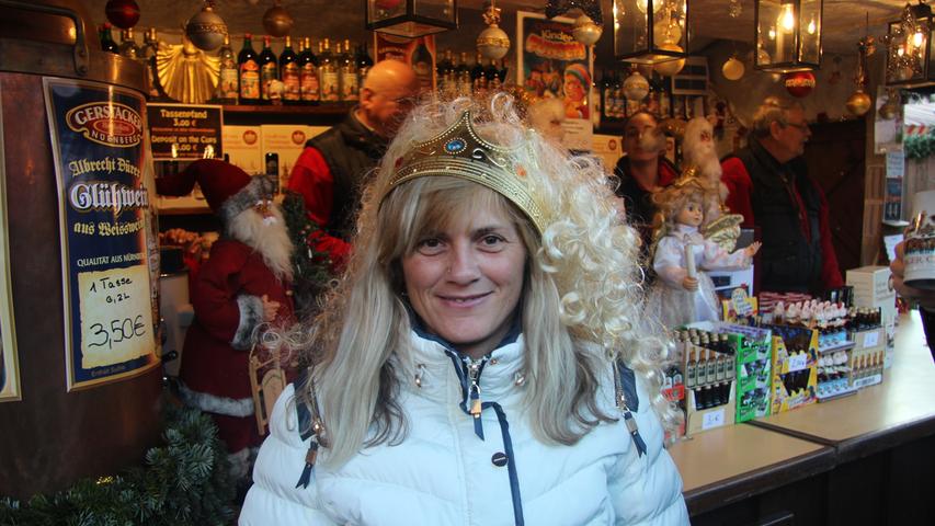 Tanja war am Samstag auf dem Weihnachtsmarkt in Prag - da sie den Christkindlesmarkt aber viel schöner findet, ist Sie heute unser Christkind des Tages.