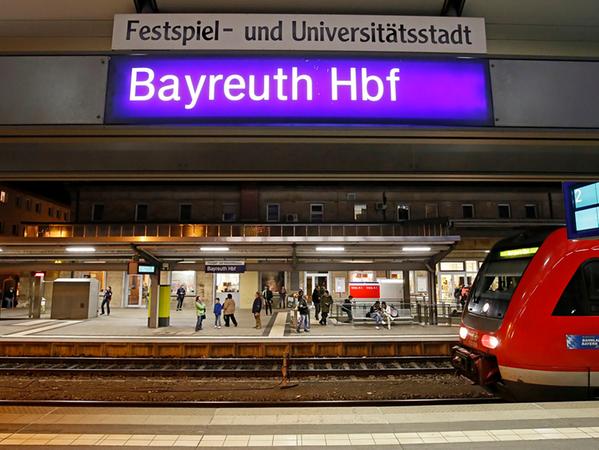 Von Bayreuth aus kommen Fahrgäste künftig öfter nach Nürnberg und können dort besser ihre Anschlusszüge erreichen.