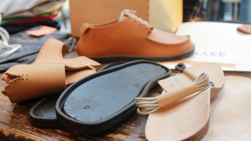 Baukasten-Prinzip: Die Firma "Comake" bietet einen Schuh zum Selbernähen an. Die Bestandteile sind nachhaltig produziert, entdeckt im Dreikoenig (Kammererstraße 4 in Erlangen).