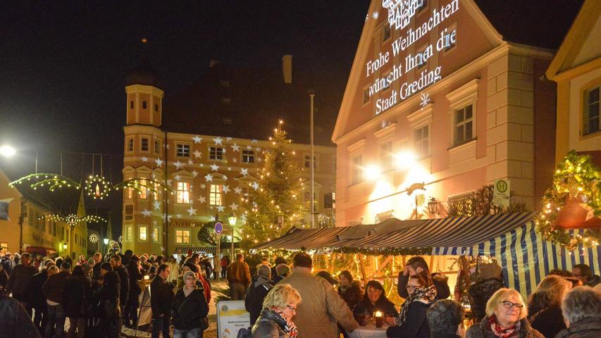 Der Weihnachtsmarkt in Greding bietet viel Programm und Flair, auch das Nürnberger Christkind schaut vorbei. Am Samstag, 9. Dezember, hat der Markt von 16 bis 21 Uhr, am Sonntag darauf von 13 bis 19 Uhr geöffnet.