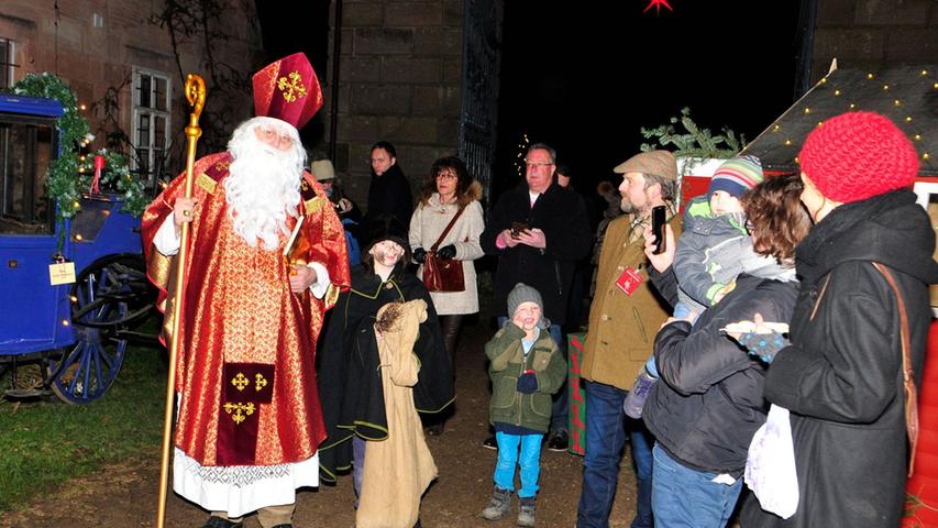 Der Besuch des Nikolaus, begleitet von seinem Knecht Ruprecht ...