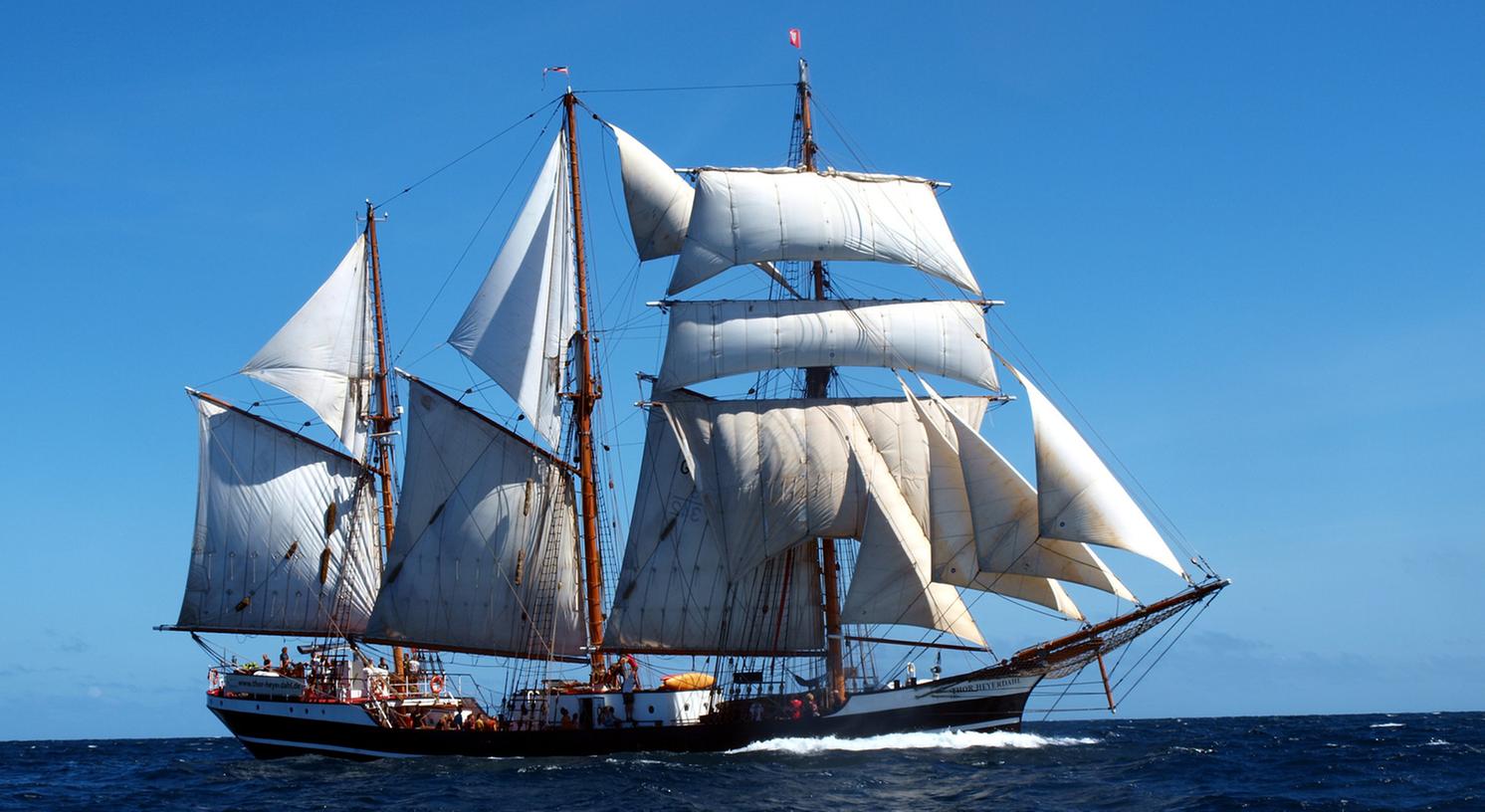 Das Segelschiff ist benannt nach dem norwegischen Forscher Thor Heyerdahl, der mit seinem Floß „Kontiki“ 1947 über den Pazifik segelte.