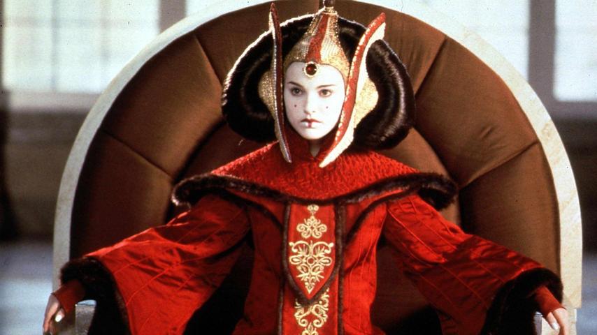 ... Königin Amidala ein. Sie sind die Eltern von Luke und Leia aus den früheren Filmen. Und somit ist auch klar, dass Anakin zu Darth Vader werden würde. Allerdings gab es eine andere Figuren, die an den Nerven der Zuschauer zerrte.