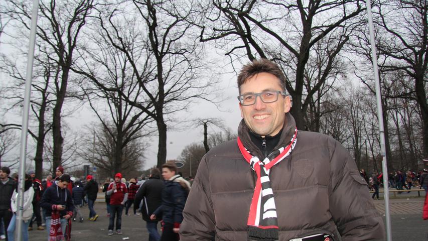Roland (46) ist mit der Leistung der Club-Spieler zufrieden, "weil der Kampfgeist gegen die technisch besseren Freiburger überwogen hat."