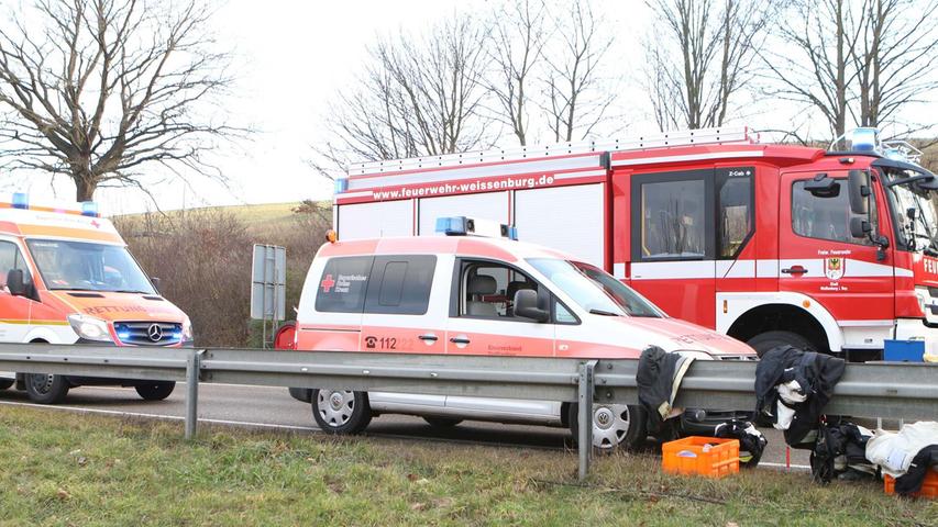 Flüssigkeit verloren: Gefahrgut-Lkw auf B2 sorgt für Feuerwehr-Einsatz