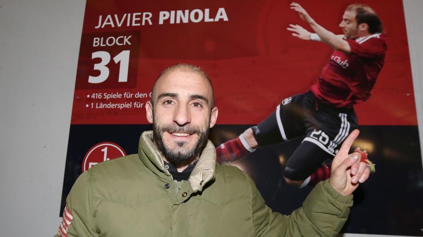 Zum Pokal-Achtelfinale gegen Hertha BSC fliegt extra Javier Pinola ein. Der einstige Publikumsliebling wird eine ganz besondere Ehre zuteil,  Block 31 trägt ab sofort seinen Namen.