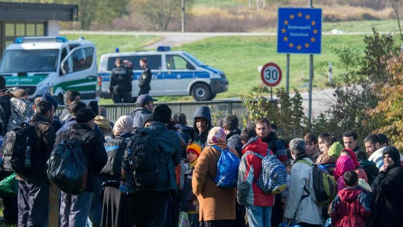 Flüchtlingszahlen an Grenze zu Österreich sinken 