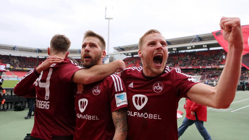 Der 1. FC Nürnberg macht seinen Fans wieder Spaß. Ende 2015 liegt der Club auf Relegationsrang drei, der Traum von der Bundesliga lebt wieder rund um den Valznerweiher. Doch im abgelaufenen Jahr lief wahrlich nicht alles rund beim fränkischen Altmeister. Wir blicken zurück.