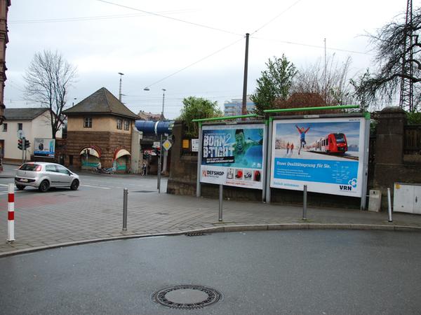 Plakat wirbt: Fürth ist jetzt direkt an Mannheim angeschlossen