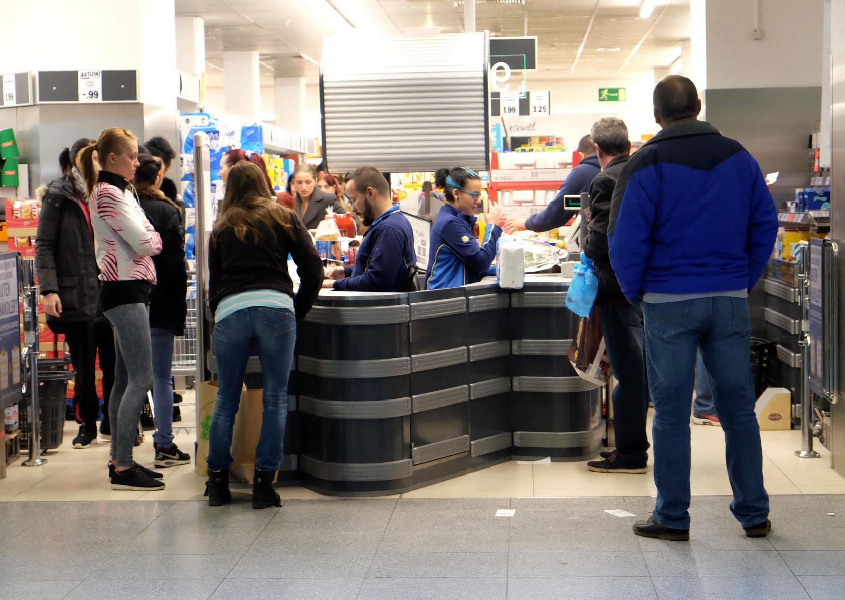 Großer Andrang bei Lidl im Nürnberger Hauptbahnhof Nordbayern