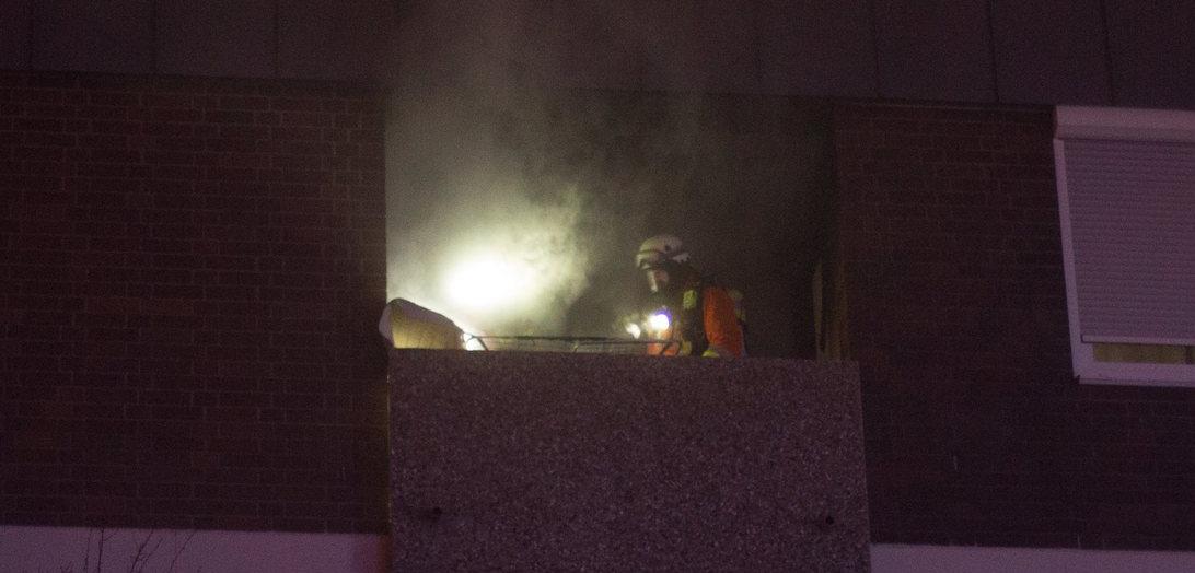 Eine Rakete entzündete einen Balkon in Ziegelstein, die Feuerwehr konnte den Brand schnell löschen. Verletzt wurde niemand.