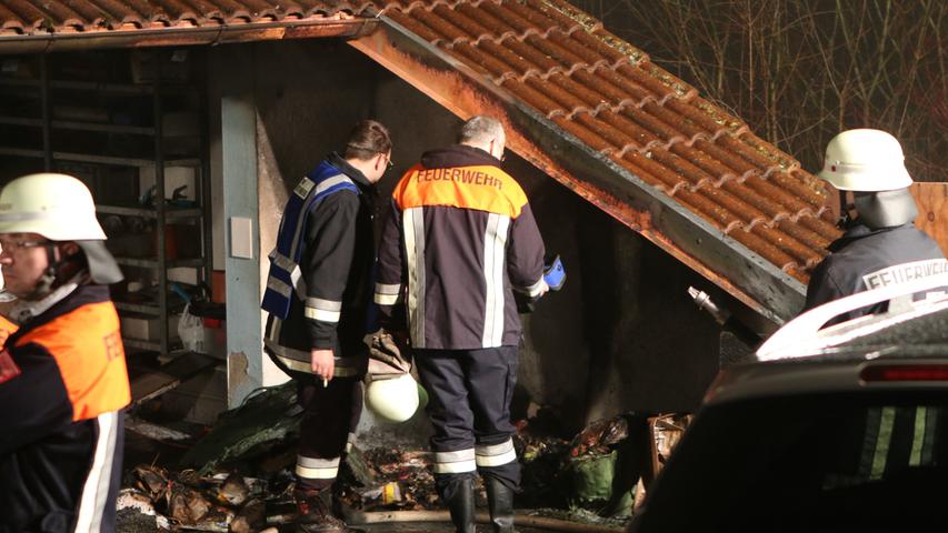 Schreck in der Silvesternacht: Carport brennt in Gräfensteinberg