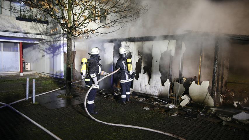 50.000 Euro Schaden: Holzschuppen brennt in Schwabach aus 