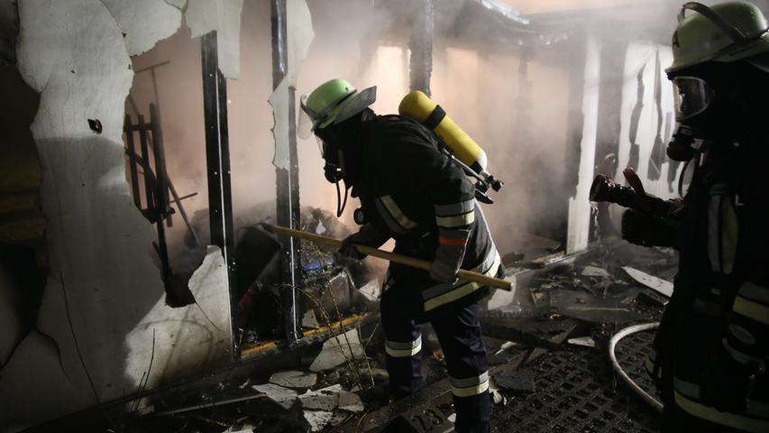 50.000 Euro Schaden: Holzschuppen brennt in Schwabach aus 