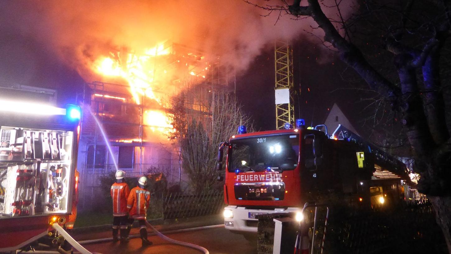 Doppelhaushälfte in Flammen: Hoher Sachschaden 