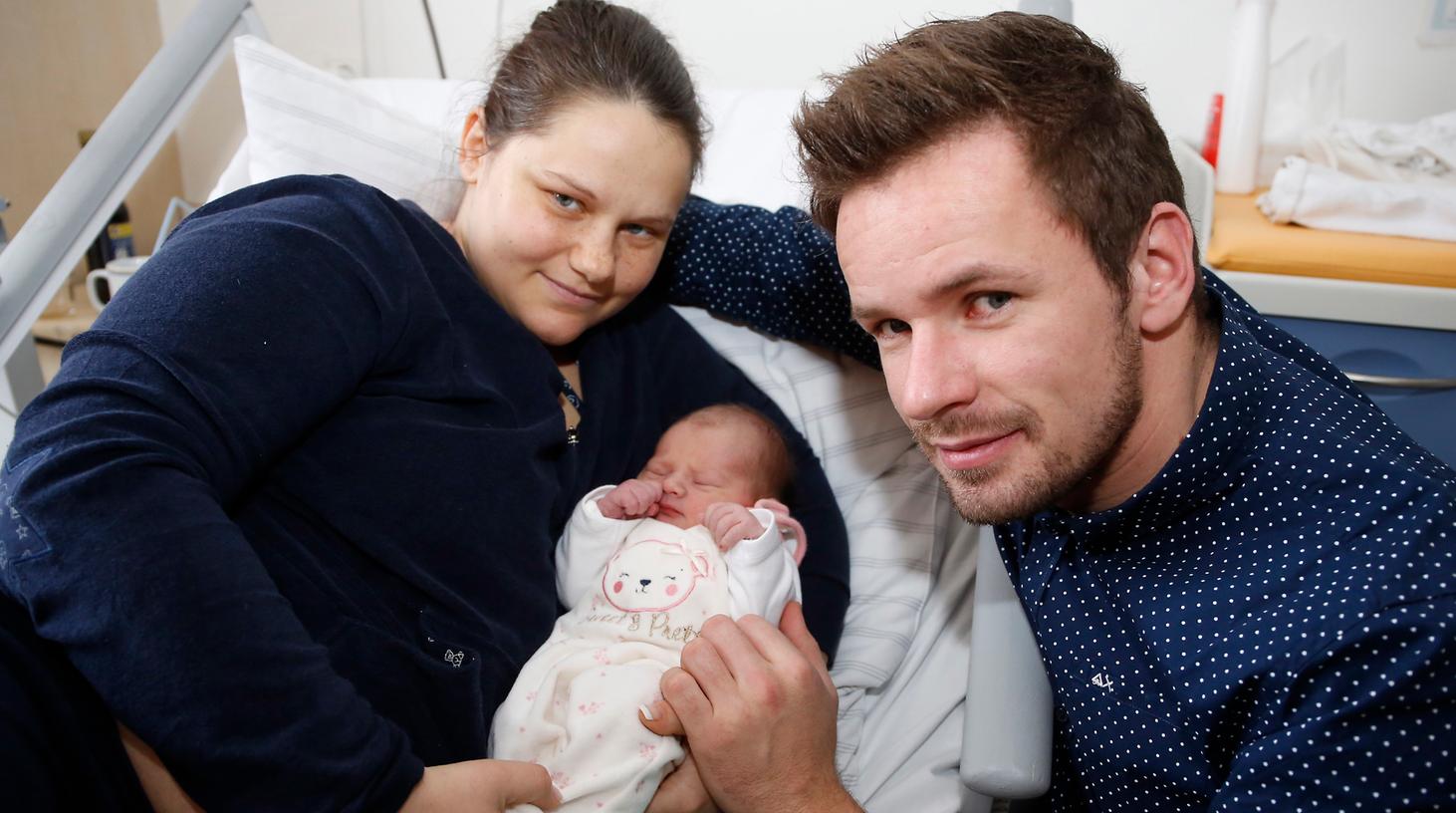 Willkommen im Leben! Hanna, hier mit ihren Eltern Kerstin und Simon Gründel, ist das erste Nürnberger Neujahrsbaby 2016.