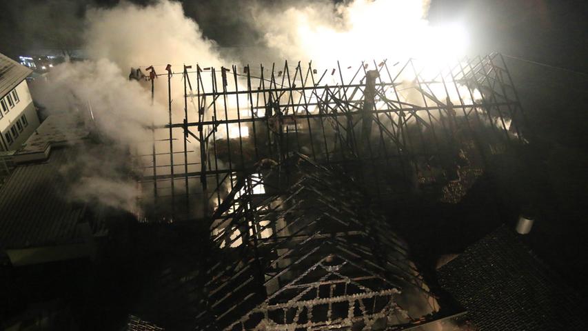 Großbrand in Mastbetrieb: Rinder fallen Flammen zum Opfer