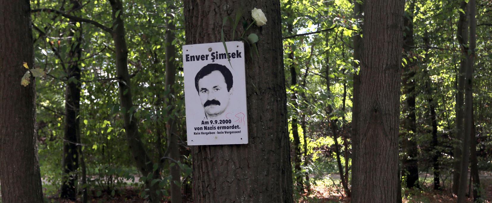 Die inoffizielle Gedenktafel für das mutmaßliche NSU-Opfer Enver Simsek (Foto vom September 2015).