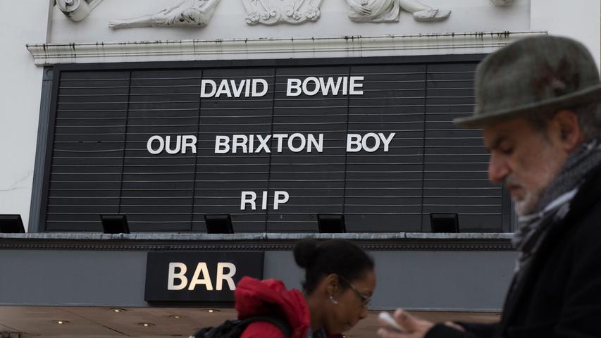 David Bowies Tod erregt große Anteilnahme bei seinen Fans. Das Bild zeigt das Ritzy Kino in Brixton, seinem Geburtsort in London.