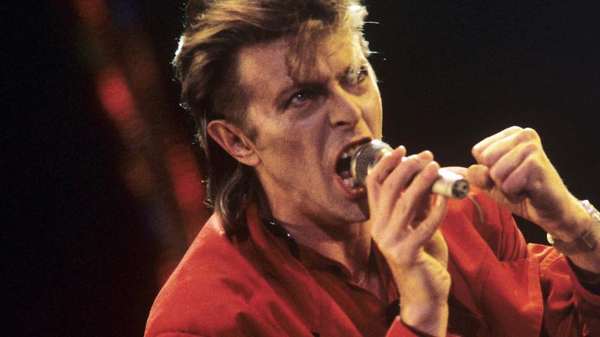 Das Bild zeigt Bowie während seines Auftritts beim "Rock am Ring"-Festival auf dem Nürburgring am 7. Juni 1987.