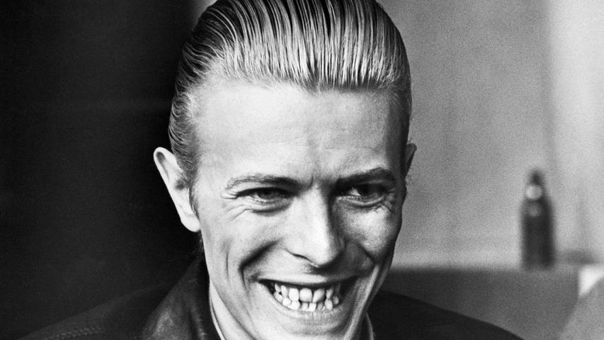 Bowie war insgesamt mehr als 500 Mal in den offiziellen deutschen Charts vertreten. 269 Platzierungen beziehen sich dabei auf die Single-Hitliste und 284 Platzierungen auf das Album-Ranking.