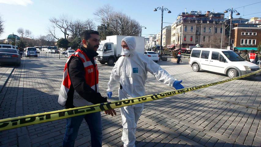 Um 10.18 Uhr Ortszeit war der Sprengsatz explodiert, der Großteil der Opfer sind nach Angaben der türkischen Nachrichtenagentur Anadolu Deutsche.