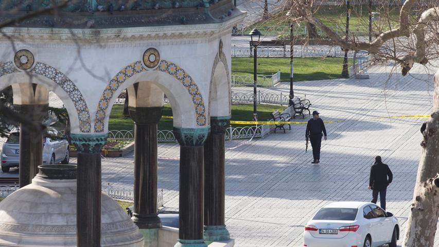 Der türkische Vize-Ministerpräsident Numan Kurtulmus vermeldete früh, dass unter den zehn Toten des Selbstmordanschlags von Istanbul mehrere Ausländer seien.