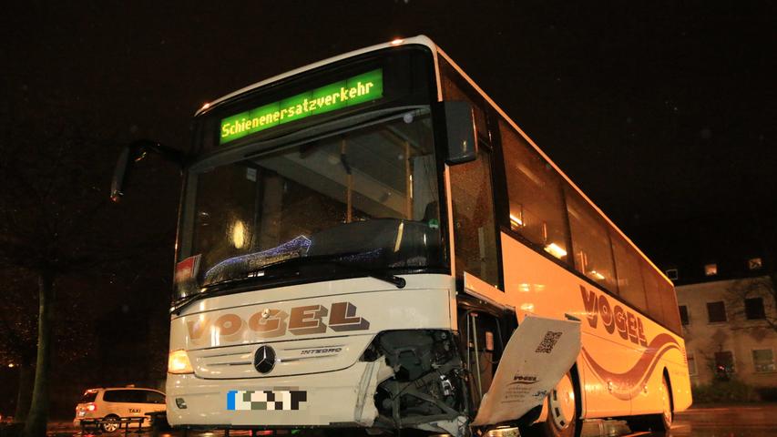 Lichtenfels: Pkw kollidiert mit Bus des Schienenersatzverkehrs