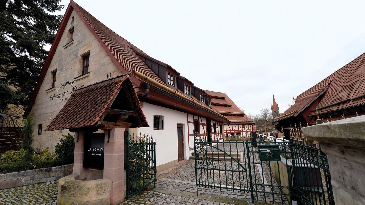 Erlangen: Besuch im Restaurant SoSein in Heroldsberg, wo Felix Schneider Küchenchef und Dominik Altenkamp Restaurantchef ist. 03.12.2015. Foto: Harald Sippel Erlangen: Besuch im Restaurant SoSein in Heroldsberg, wo Felix Schneider Küchenchef und Dominik Altenkamp Restaurantchef ist. 03.12.2015. Foto: Harald Sippel