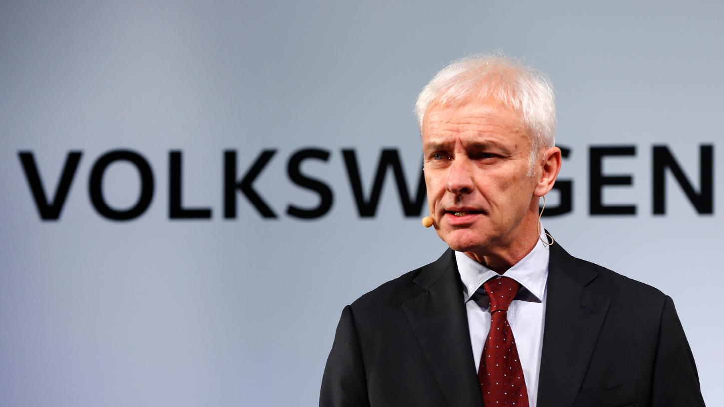 VW-Chef Matthias Müller ist derzeit außer Landes. In Wolfsburg gehen derweil ständig schlechte Nachrichten ein.